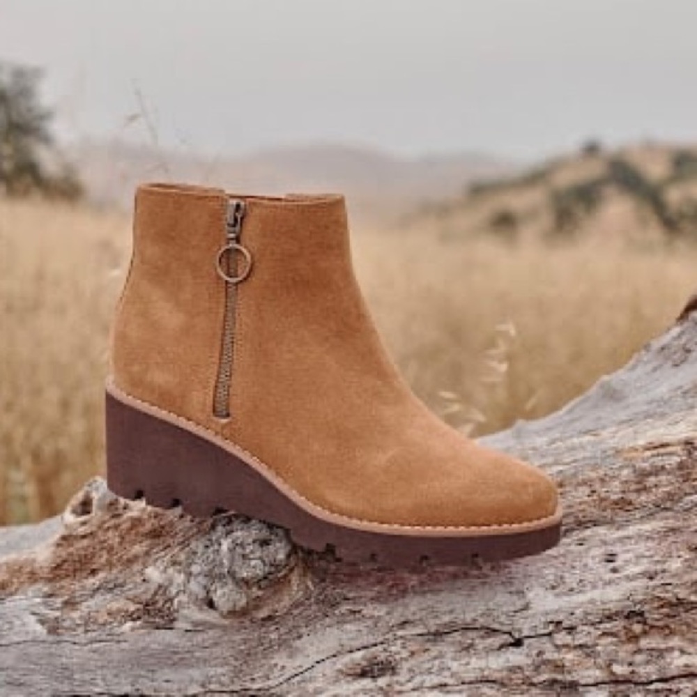 Vionic Tan Ankle Boots